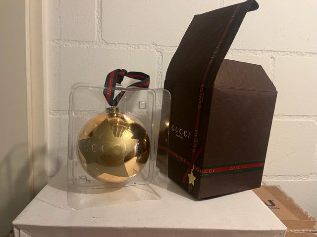 Toutes les décorations: Gucci Weihnachtskugel original Verpackt – Neuf avec emballage d'origine à Altbüron par Februar26 4