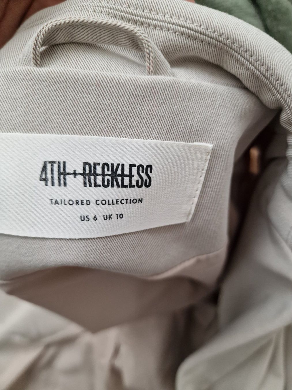 Jacken: Ärmellos Beiger Blazer – Gebraucht aus Zürich von ale_bg2x 3