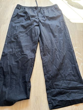 Dünne schwarze Sommerhose Grösse 50