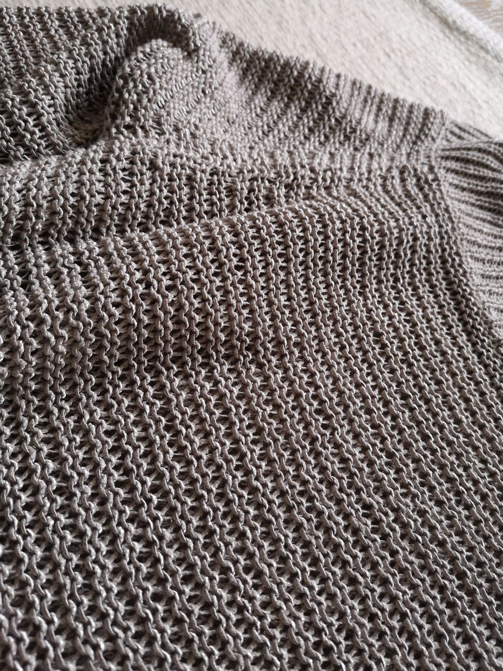 Maglioni & Felpe: 3SUISSES Eleganter Pulli Silberoptik Gr. 36/38 – Usato da Münsingen venduto da Nik_und_Kat 4