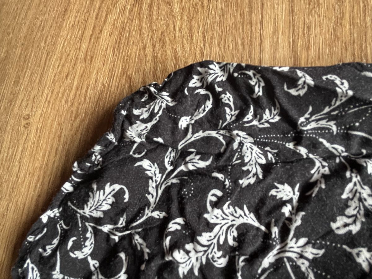 Blusen: Schwarze Bluse mit hübschem Muster / Gr M / Viskose – Gebraucht aus Biel/Bienne von LadyDita 3