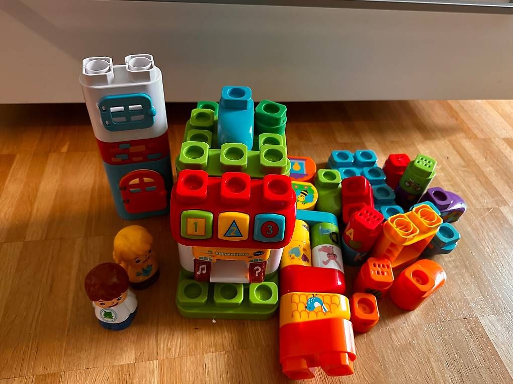 Jouets: Mega Bloks Haus, ABC, 2 Figuren – D'occasion à Birsfelden par Mischi03