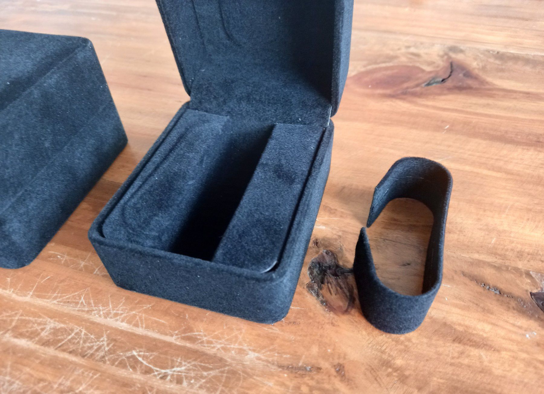 Uhrenboxen: 8x Uhrenbox schwarz Samt – Neu und originalverpackt aus Lausanne von WATCH-WORLD 6