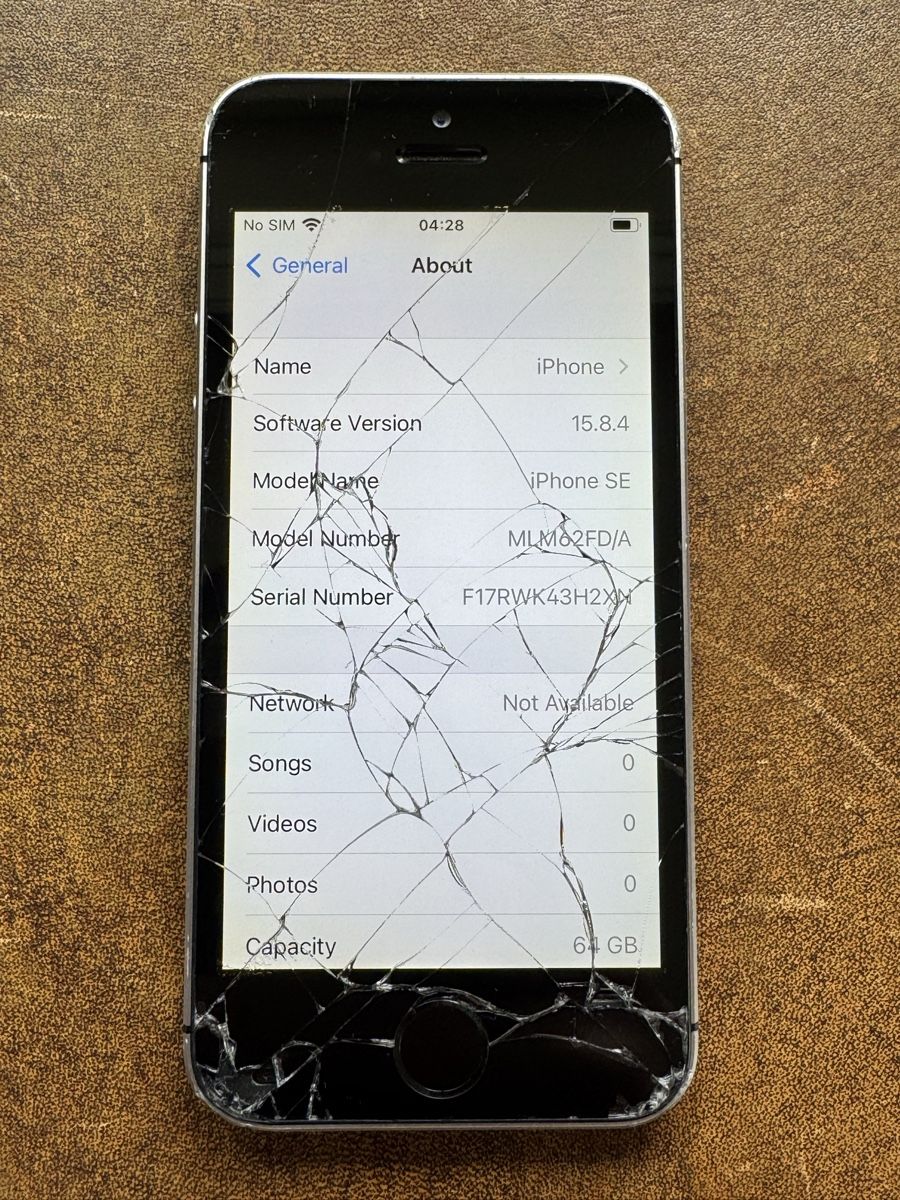 Apple Handys / Smartphones: Iphone SE 64GB – Gebraucht aus Rapperswil SG von kri_jbc2 2
