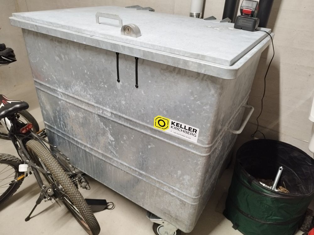 Abfallcontainer (Neu (gemäss Beschreibung)) in Oberwil BL für CHF 200 ...