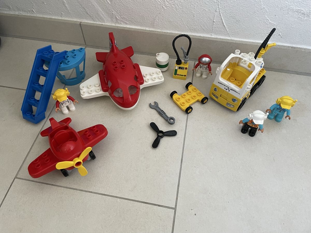 Lego Kit di costruzioni: Flughafen Set Lego Duplo, Flugzeug, Tanklaster – Usato da Willisau venduto da Kaja24 1