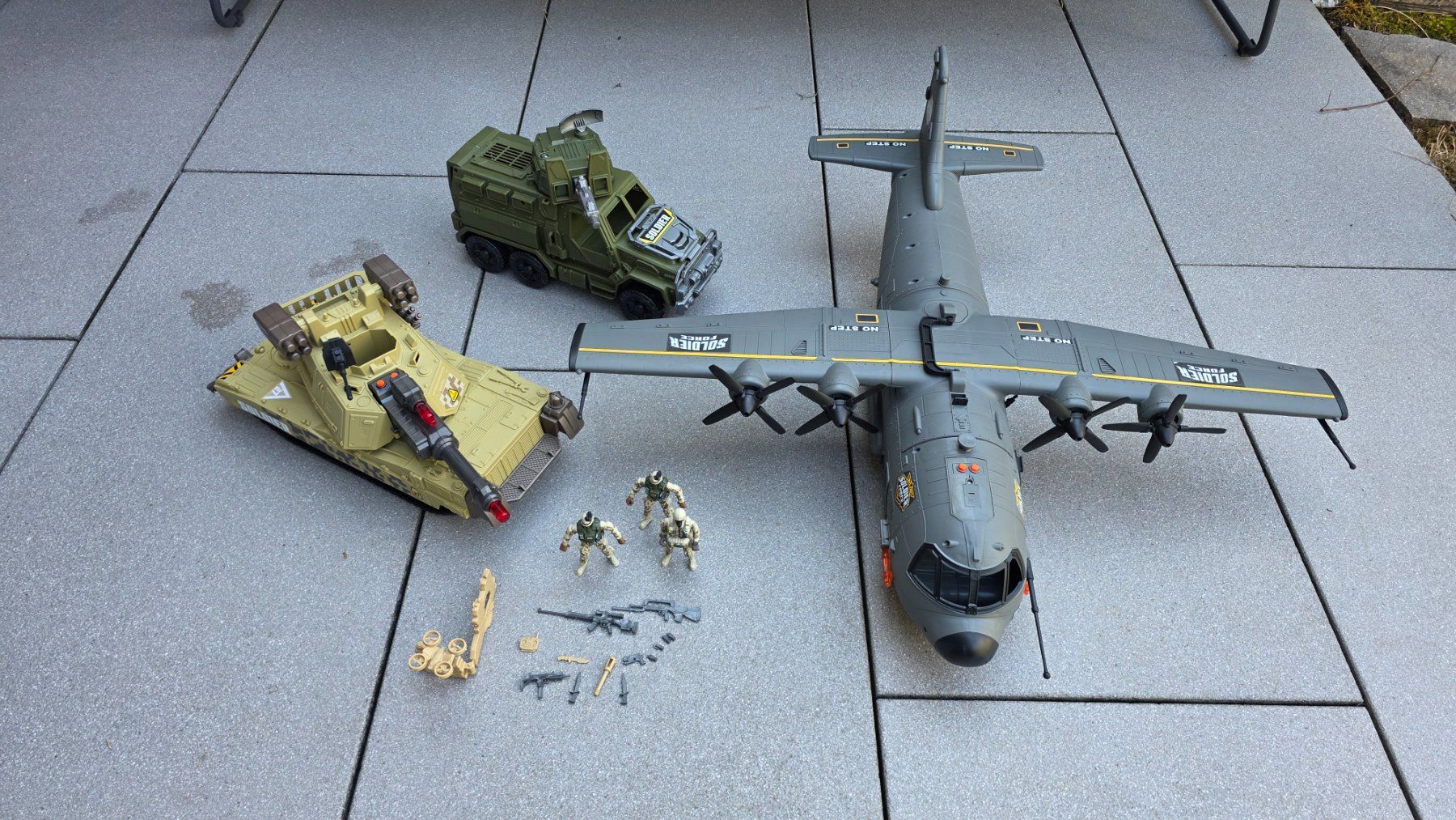 Giocattoli: Soldier Force Flugzeug, Panzer, Einsatzfahrzeug – Usato da Rheinfelden venduto da luminis78
