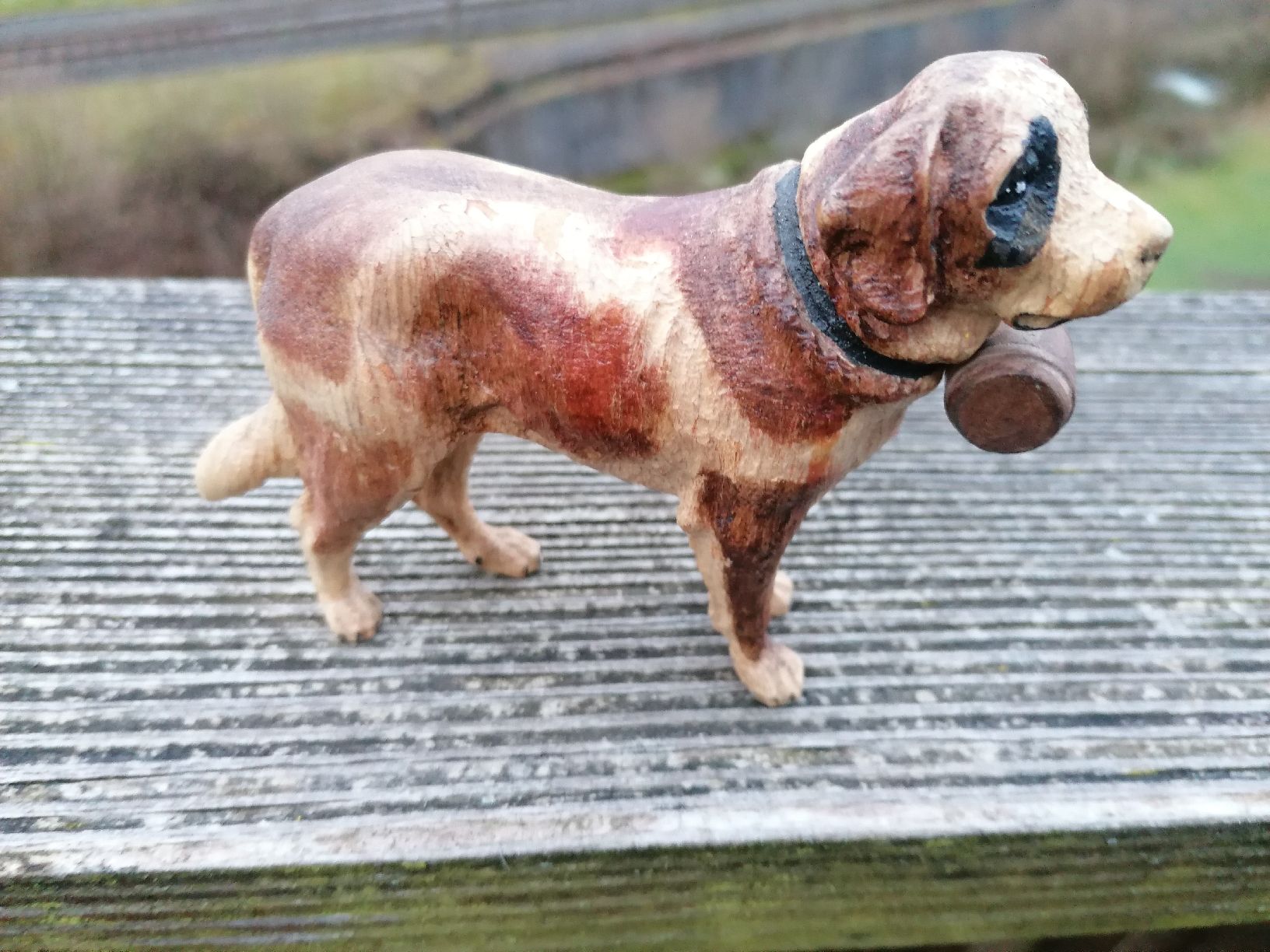 Sculture & Statue: Bernhardiner Hund geschnitzt – Usato da Werthenstein venduto da Marsche1 1