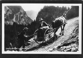 Kandersteg BE , Gemmi Wagen auf der Fahrt