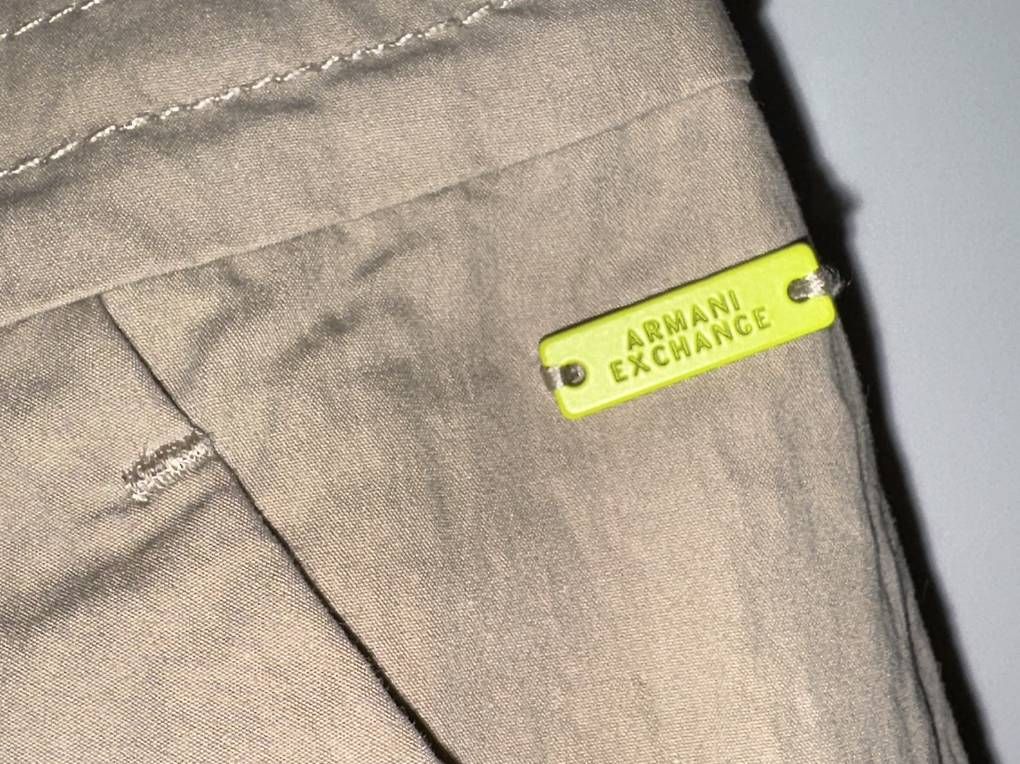 Pantalons: Armani Exchange Damen Shorts Gr. 38 – D'occasion à Bern par tam_vv72