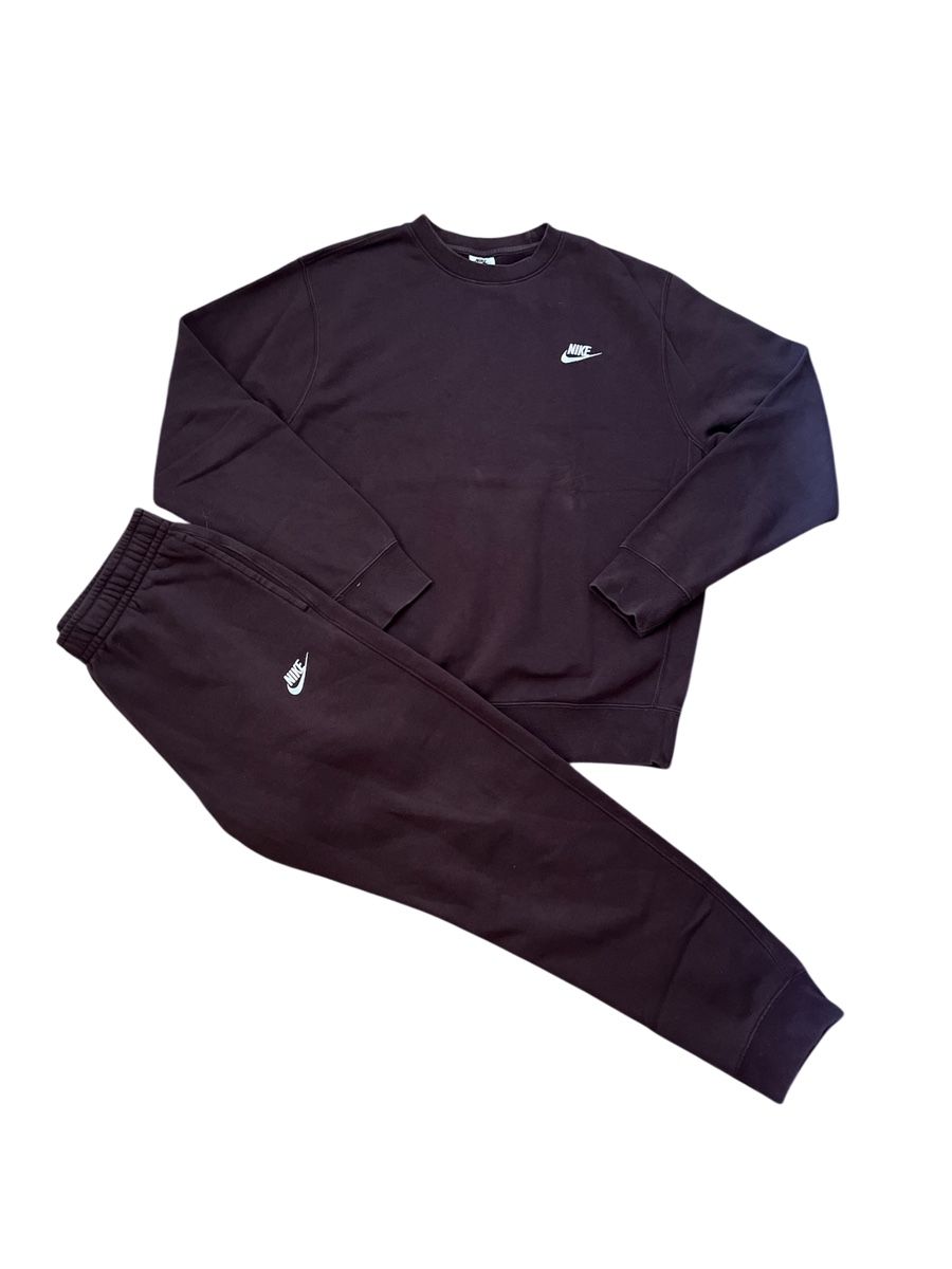 Nike Kleiderpakete: Ensemble Nike marron taille M - Idéal pour l'hiver – Gebraucht aus Baulmes von resel_.tm
