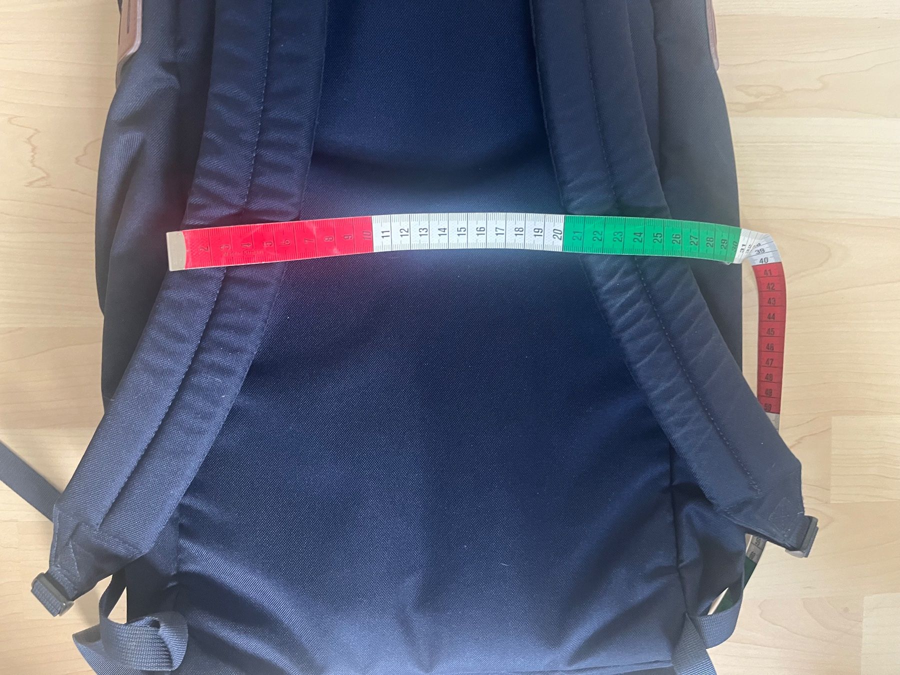 Patagonia Zaini: Patagonia: dunkelblauer Rucksack mit orangem Griff – Usato da Luzern venduto da ellitussi 8