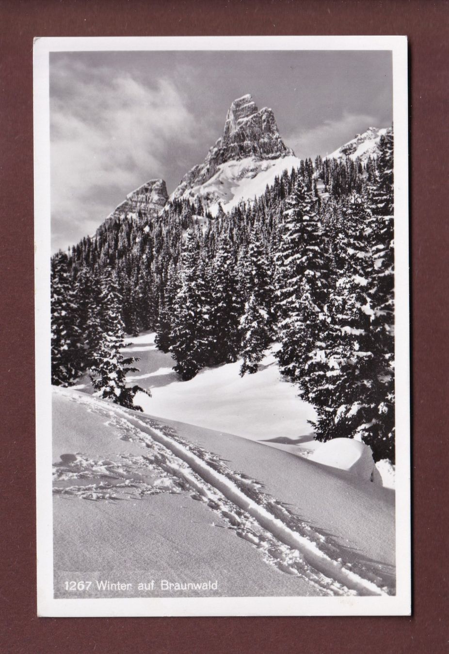 Cartoline postali: Winter auf BRAUNWALD - 1947 – Usato da Pully venduto da nicecards