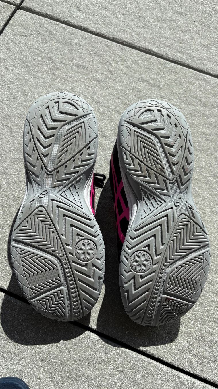 Asics Schuhe für Jungen: Asics Hallenturnschuhe – Gebraucht aus Sissach von zumsy 1