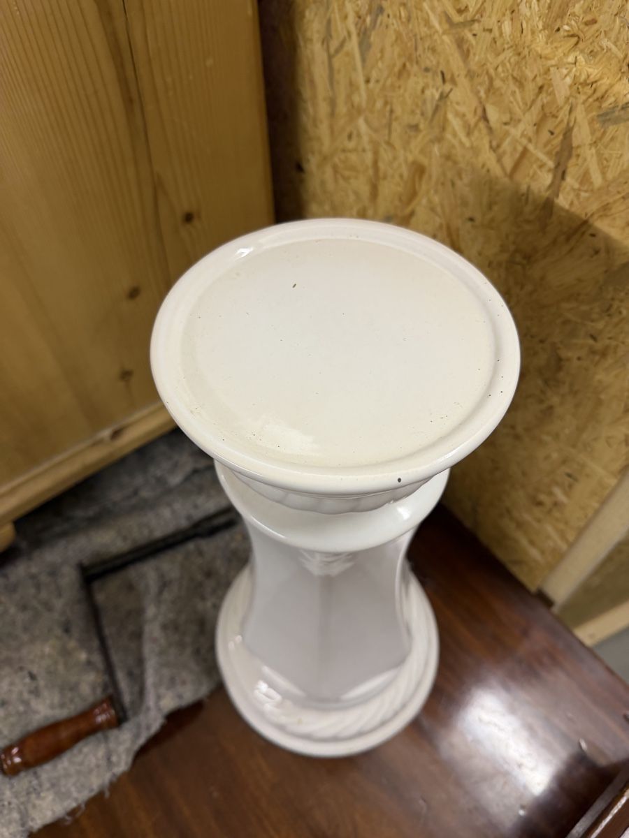 Skulpturen & Statuen: Säule weiss aus Keramik – Gebraucht aus Wettingen von NickInc 2