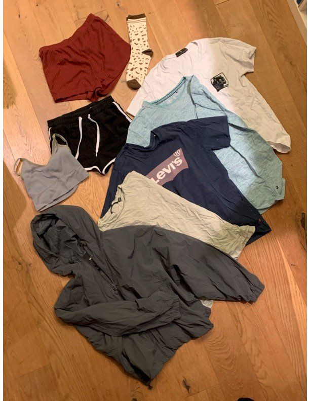 Lotti & Set di vestiti: Paket 4 Jeans, 4 Shirts und diverses – Usato da Sins venduto da Jswa75 1