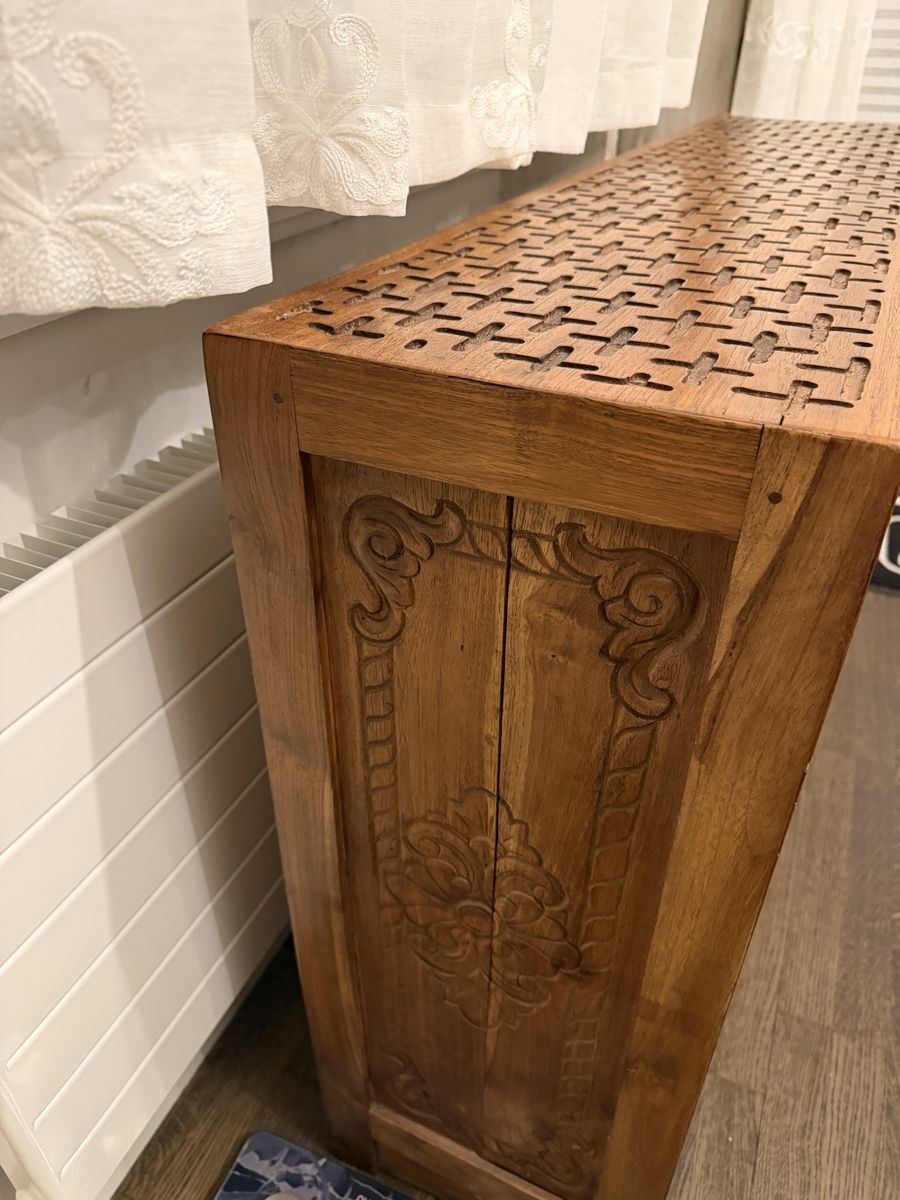 Kommoden: Holzkommode / Sideboard mit aufwendigen Schnitzereien – Gebraucht aus Strengelbach von KW. 3