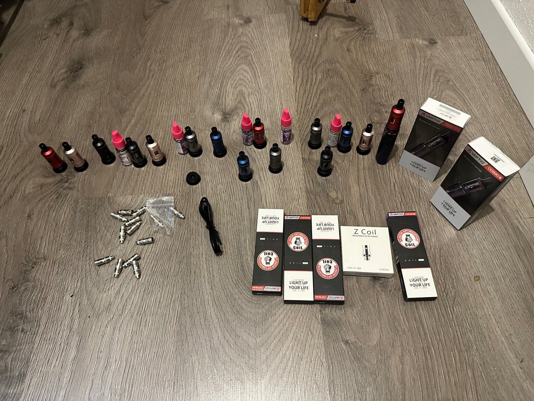 Tabacchi: Lot cigarette électronique+accessoires+liquides electronic – Usato da Genève venduto da inc_9vgv