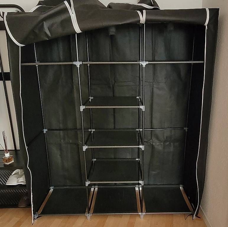 Armoires: Stoffschrank / Garderobe – D'occasion à Stansstad par Looking4 1