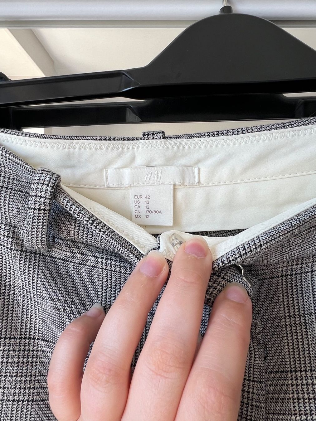 H&M Pantaloni: Pantalon à carreaux H&M 42 – Usato da Neuchâtel venduto da Thesebootsaremadeforwalking 2