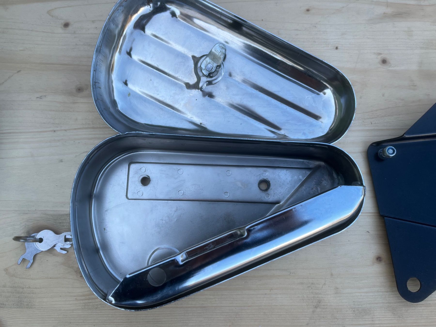 Harley-Davidson Tutti gli attrezzi: Harley Davidson Tool Box, links & rechts – Usato da Magden venduto da Hornet2 2