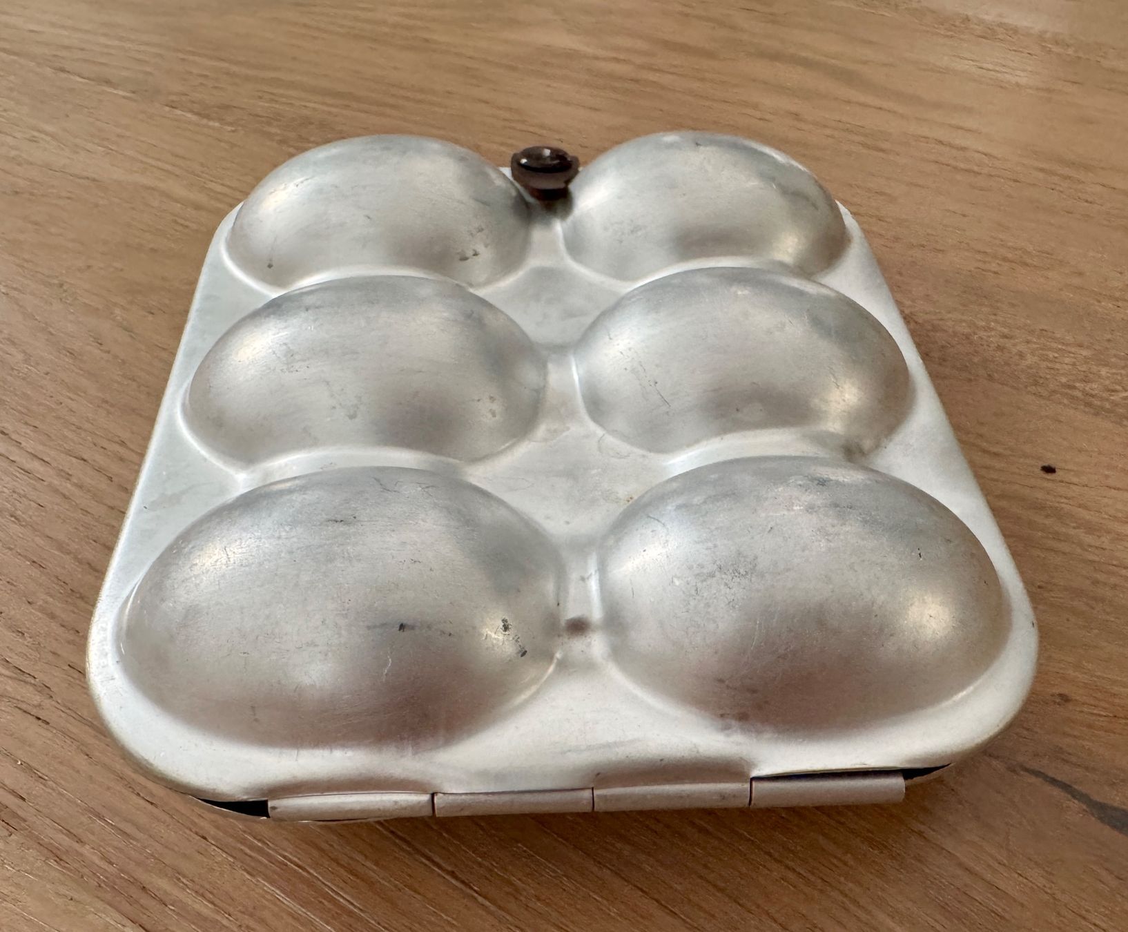 Behälter & Ähnliches: Seltene alte Eierbox Eierbehälter Alu Militär 6 Eier – Gebraucht aus Rothrist von Luckywinner 6