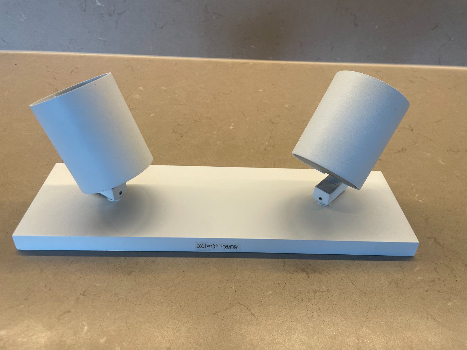 Lustres & lampes de plafonds: Massive Hiro Wand- u. Deckenstrahler 2 x 50 W – D'occasion à Kilchberg ZH par xelion 2