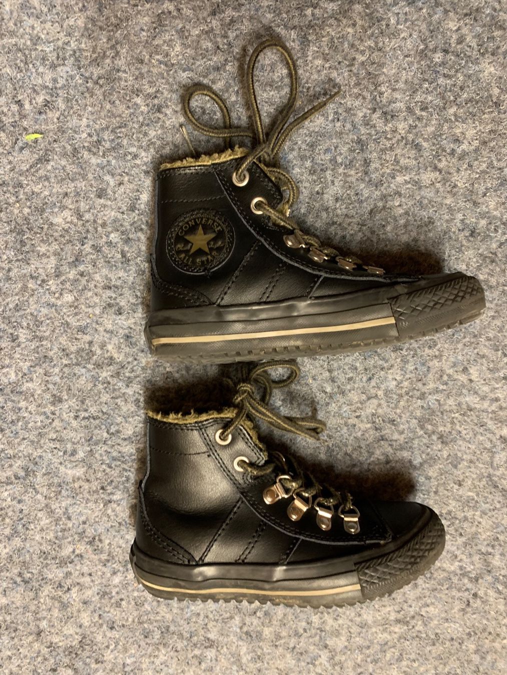 Converse Chaussures garçon: Schuhe Gr. 28 Converse – D'occasion à Dinhard par PS83 2