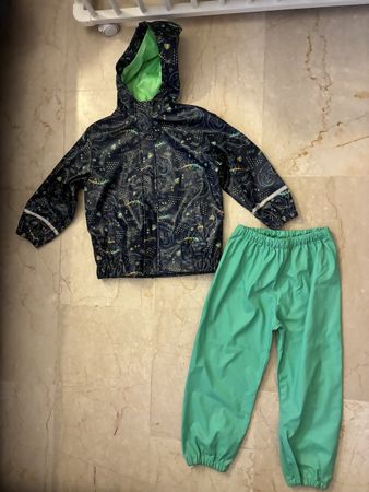 Regenjacke und Regenhose / Dinosaurier-Motiv / Gr. 116/122