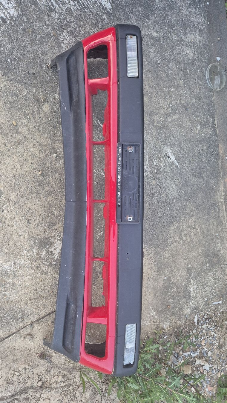 VW Tutti pezzi di ricambio auto: VW Golf 2 Stosstange breit GL – Usato da Buttisholz venduto da inf_9fvt 4