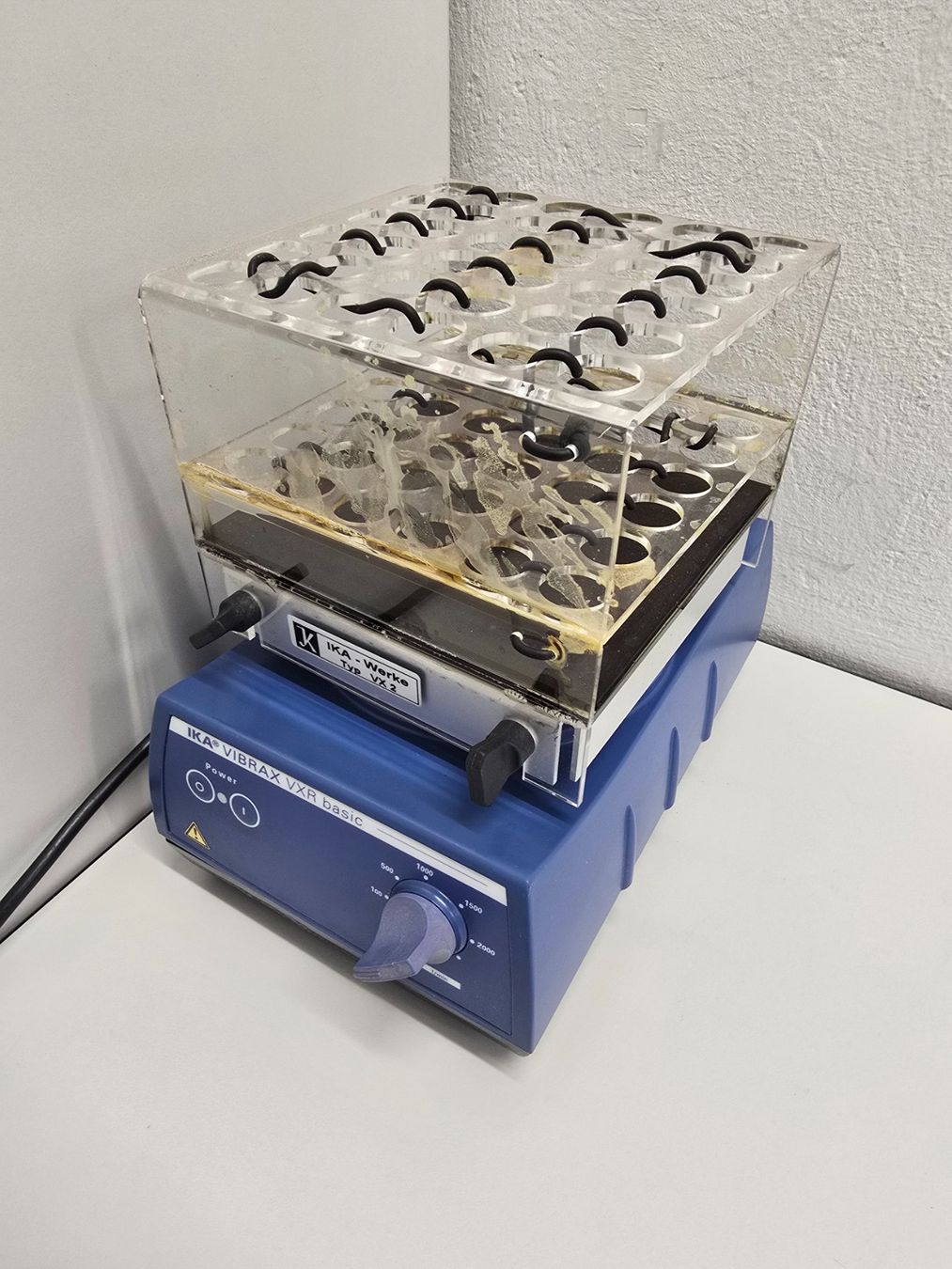Tutte le macchine: IKA Vibrax VXR basic Typ VX 2 – Usato da Niederdorf venduto da LeptonAG_Labor