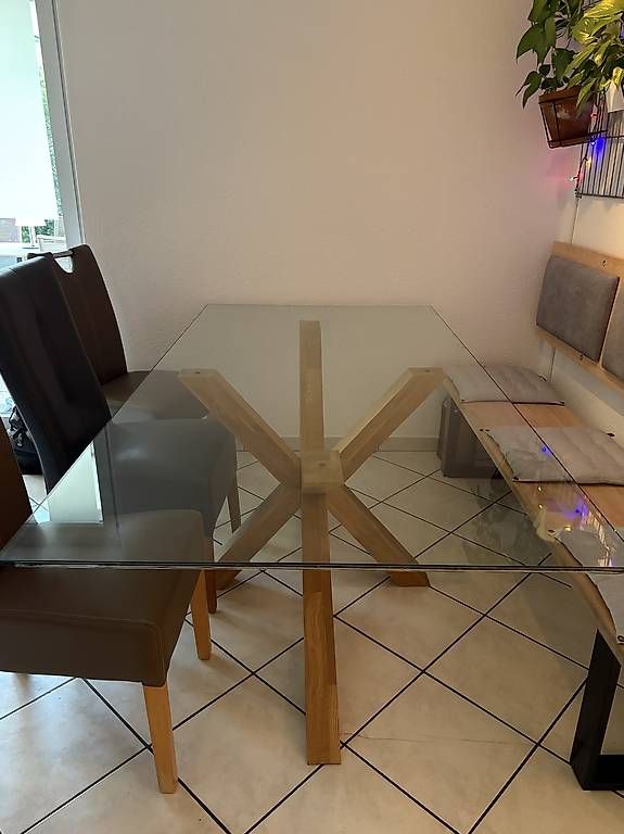 Tables: Esstisch Holzfuss & Glasplatte – D'occasion à Buttikon SZ par Sam_S.