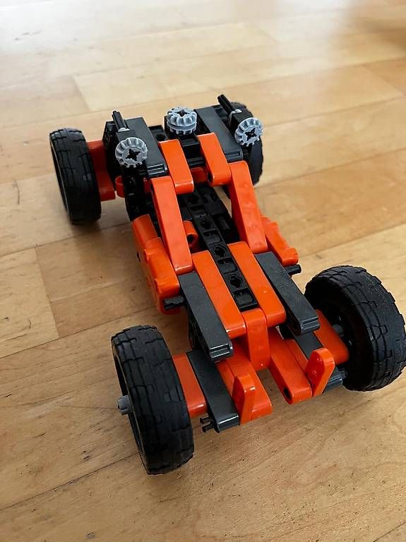 Spielzeuge: Oranges Auto ähnlich wie lego – Gebraucht aus Männedorf von livingdream