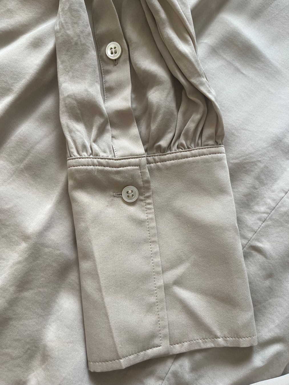 H&M Camicette: New  beautiful silk blouse H&M size M – Nuovo (secondo la descrizione) da Chêne-Bougeries venduto da Seetooyoo 4