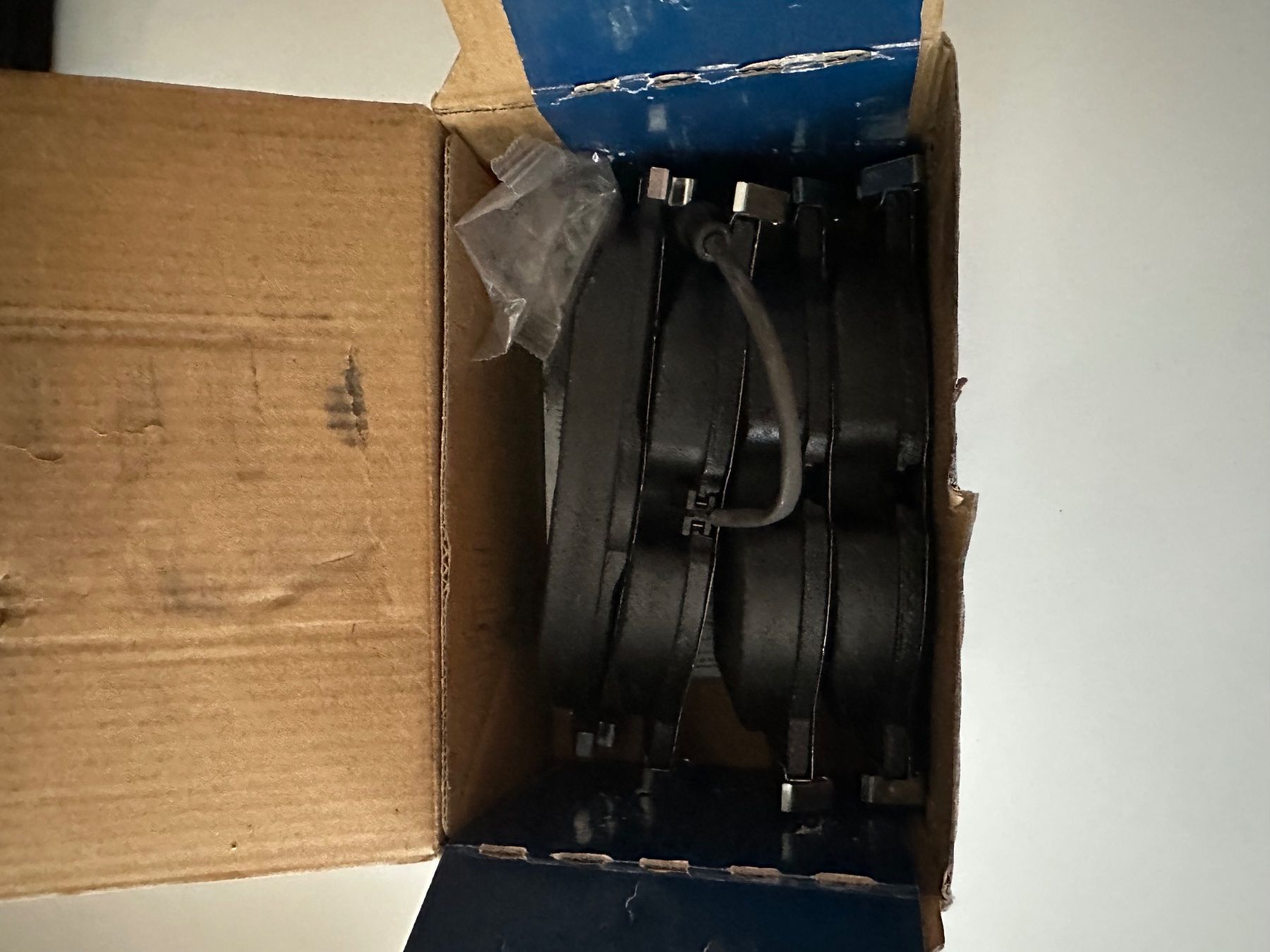 Bosch Tutti pezzi di ricambio auto: Scheibenbremsbeläge vorne und hinten – Nuovo e nell'imballaggio originale da Fribourg venduto da beni052 2