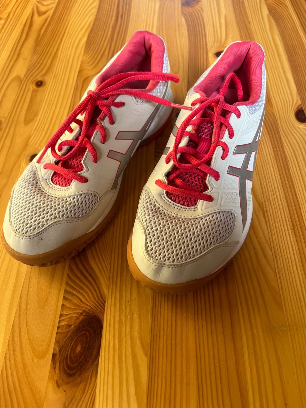 Damenschuhe: Asics Gel Rocket Hallenschuh W 39.5 – Gebraucht aus Schwändi GL von S13f4n