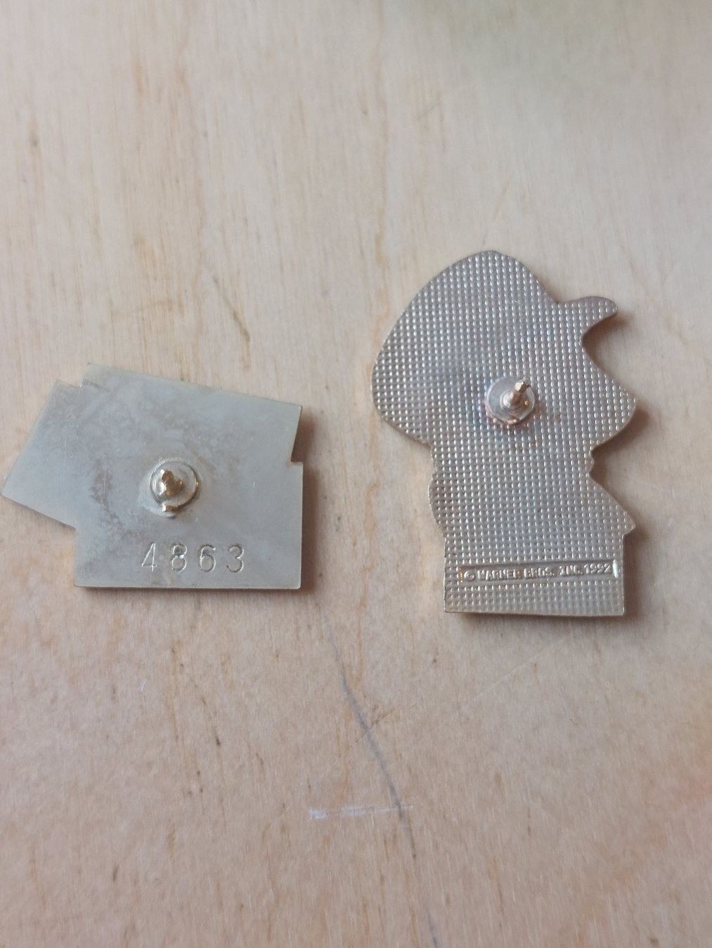 Lindt Placchette & Badge: LINDT - PIN – Usato da Gipf - Oberfrick venduto da Esnoopy 1