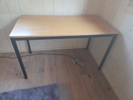 Tisch Holzplatte mit Metalluntergestell