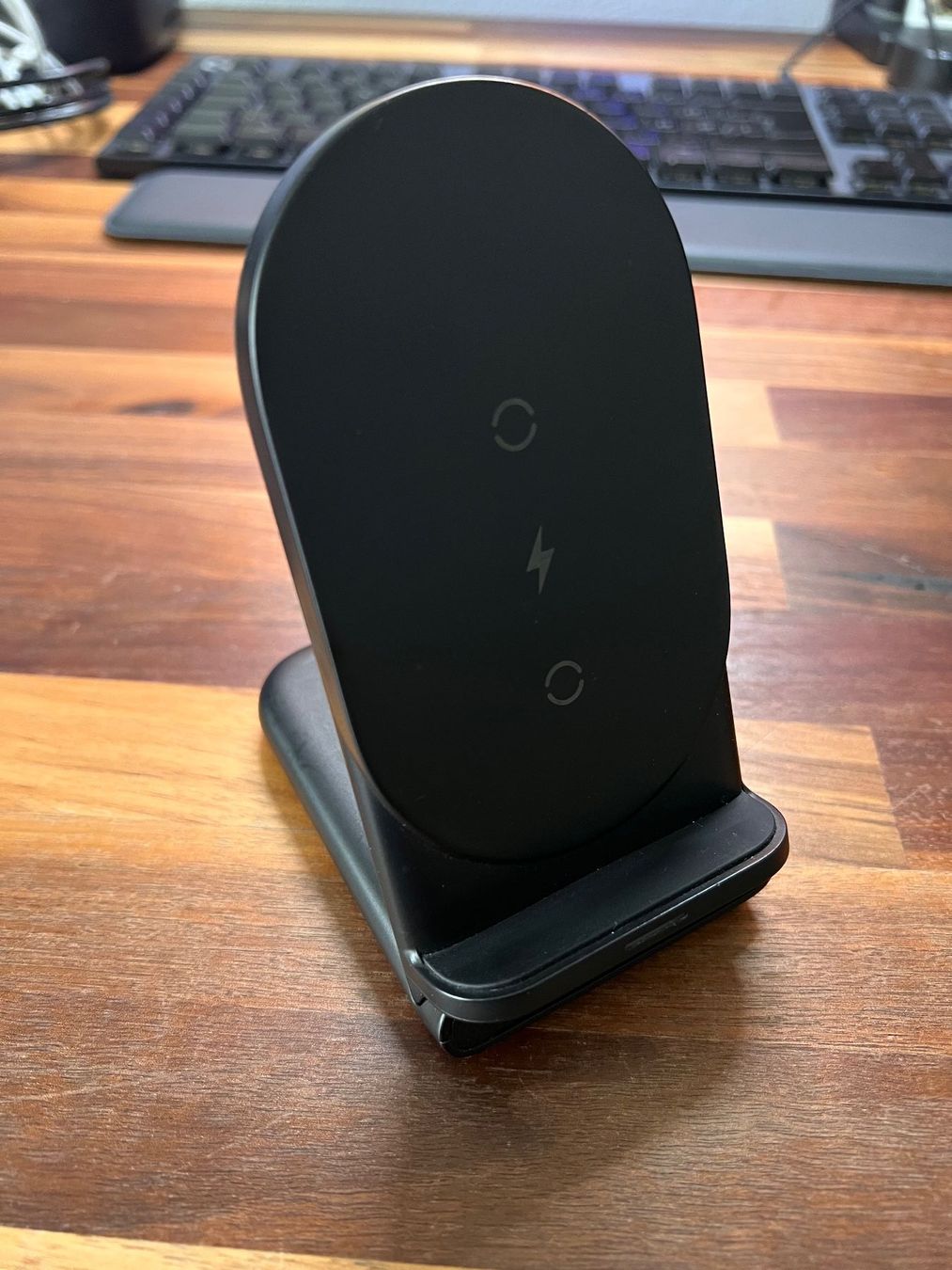 Caricabatterie: 2-in-1 Handy Wireless Ladestation (10W) – Usato da Zürich venduto da LRNT