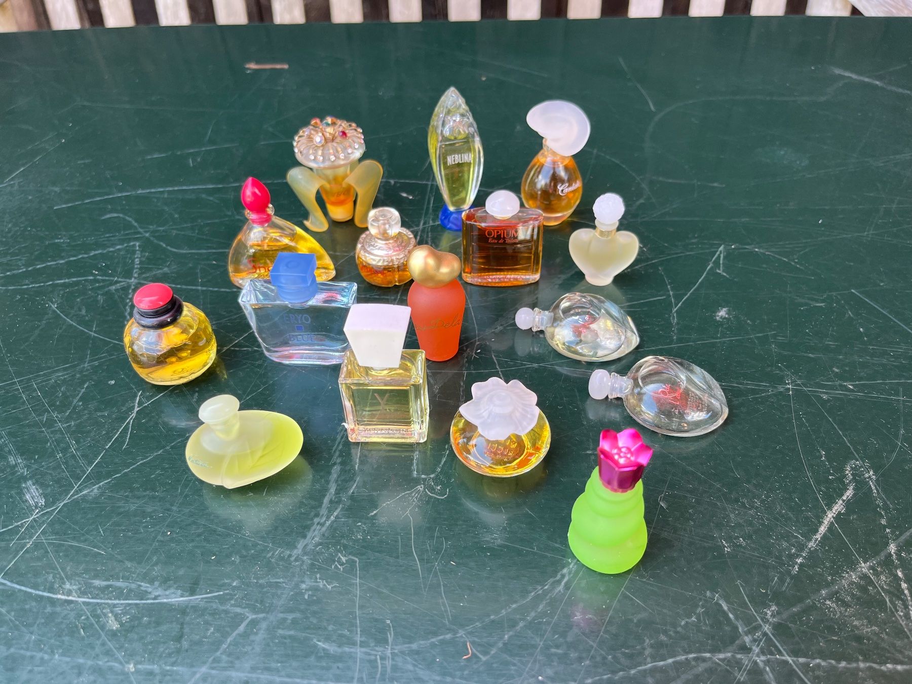 Saint Laurent Profumi & Eau de Toilette: Diverse Mini Parfums inklusive Glasvitrine – Usato da Otelfingen venduto da Yossi-68 7