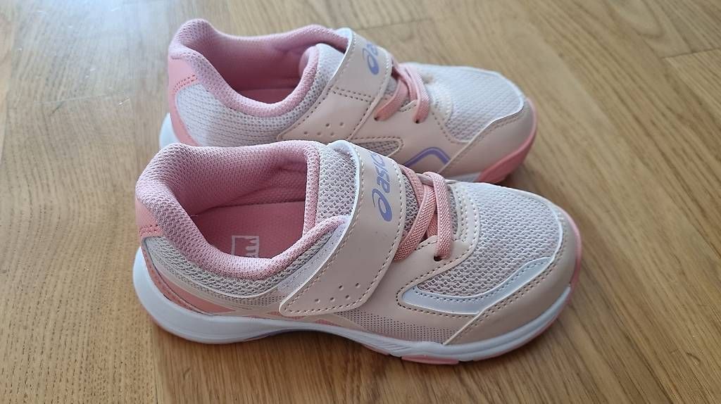 Asics Chaussures hommes: Kinderturnschuhe neu Asics rosa, Gr. 28.5 – D'occasion à Zürich par maliston2013