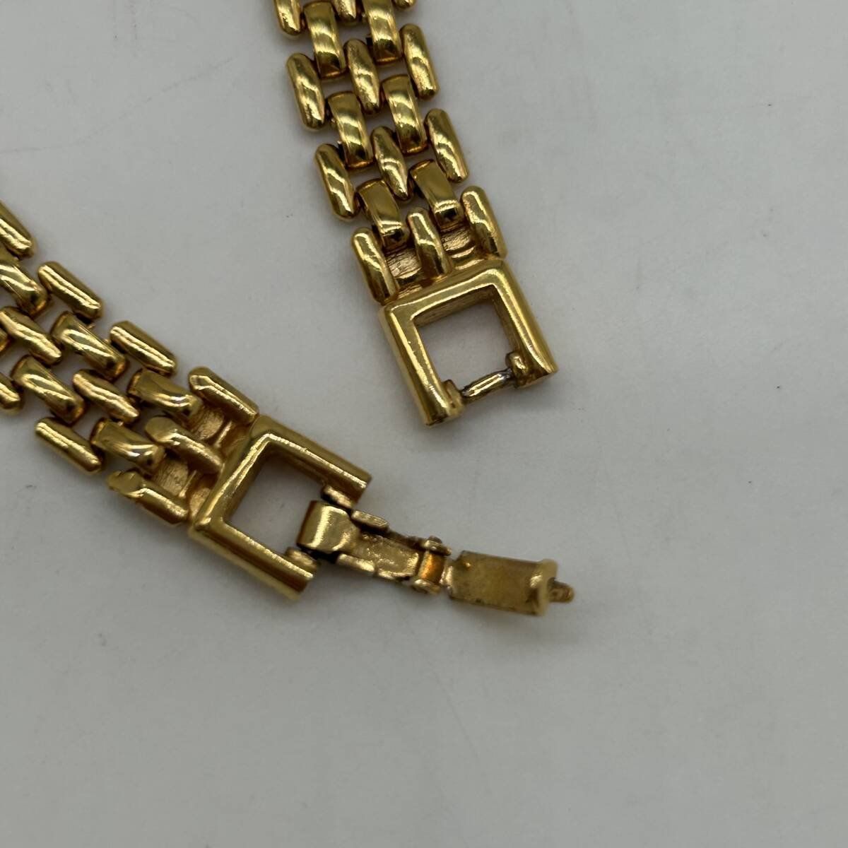 Givenchy Bracciali & Braccialetti: Givenchy Armband goldfarben mit Strass GG Logo – Usato da Winterthur venduto da Dejv 7