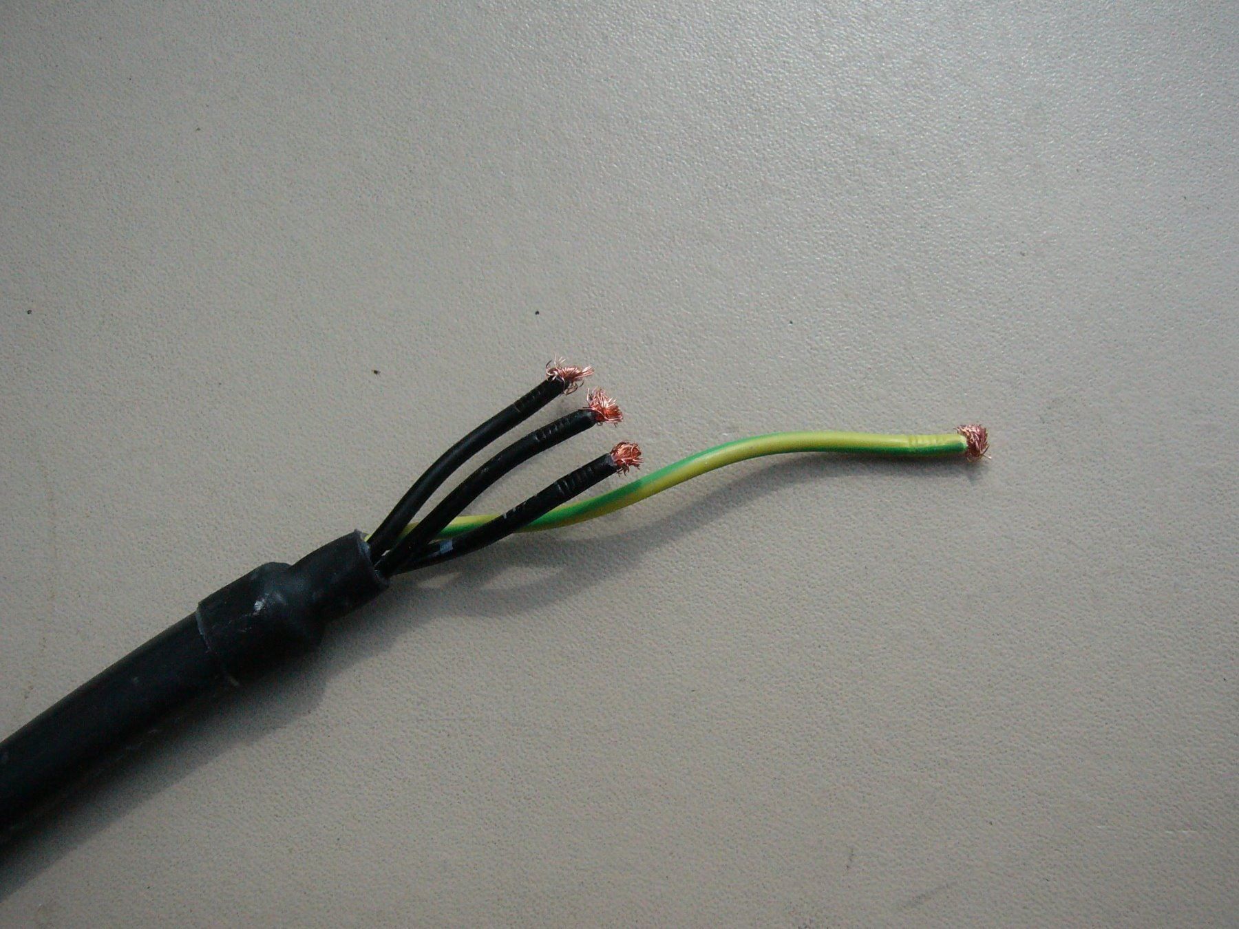 Igus Câbles: IGUS Chainflex Kabel 4x1.5mm2 – Neuf (Voir description) à Fulenbach par Hach0 4