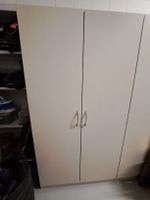 Kleiderschrank weiss 2-tuerig mit Kleiderstange 110cm