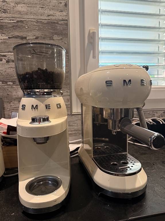 Kaffeemaschinen & Espressomaschinen: Machine à café SMEG + Moulin à café – Gebraucht aus Grandson von vik9 1
