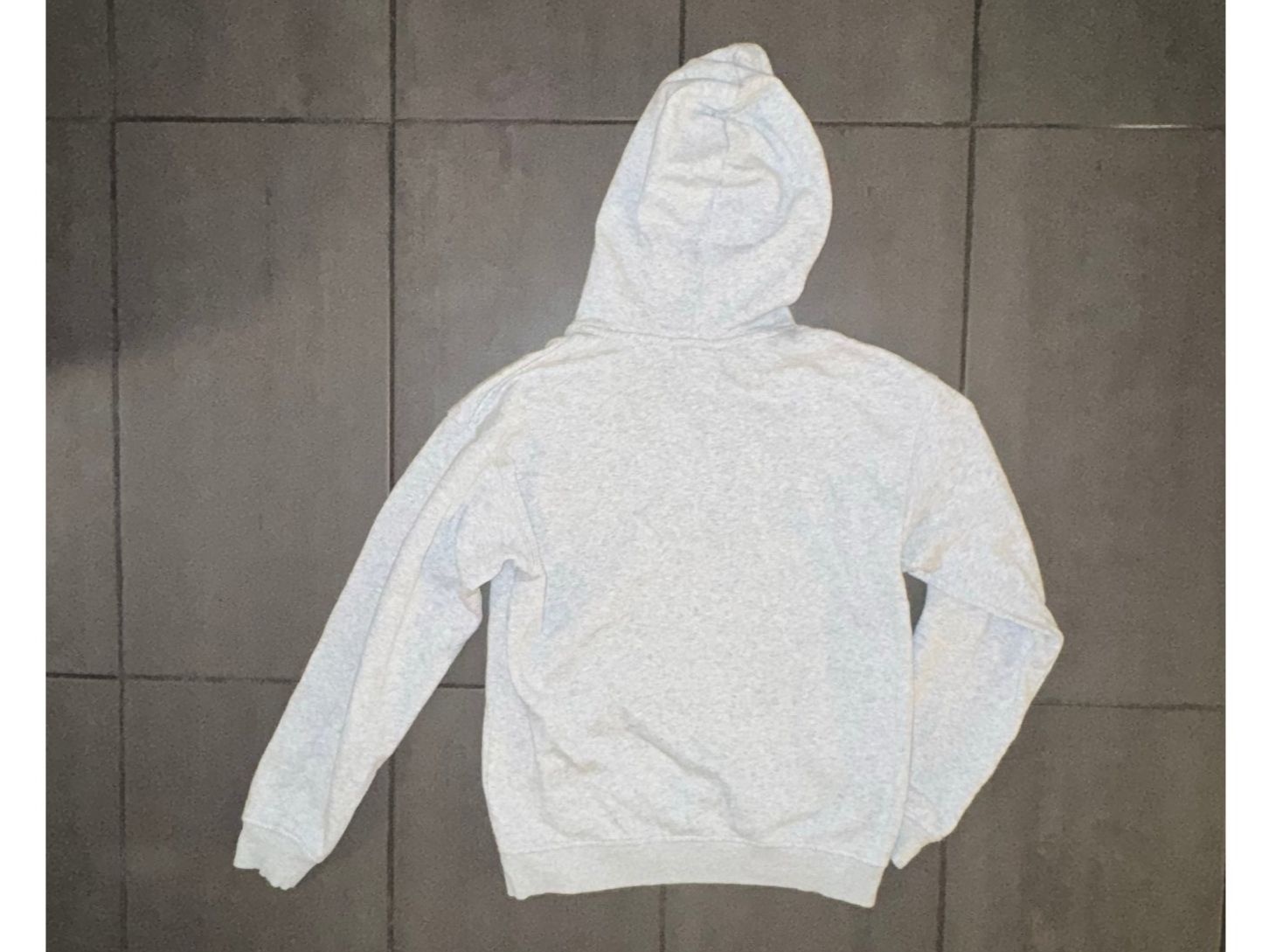 H&M Pullover & Sweatshirts: Kapuzenpullover hellgrau von H&M – Gebraucht aus Bern von Hepp 1