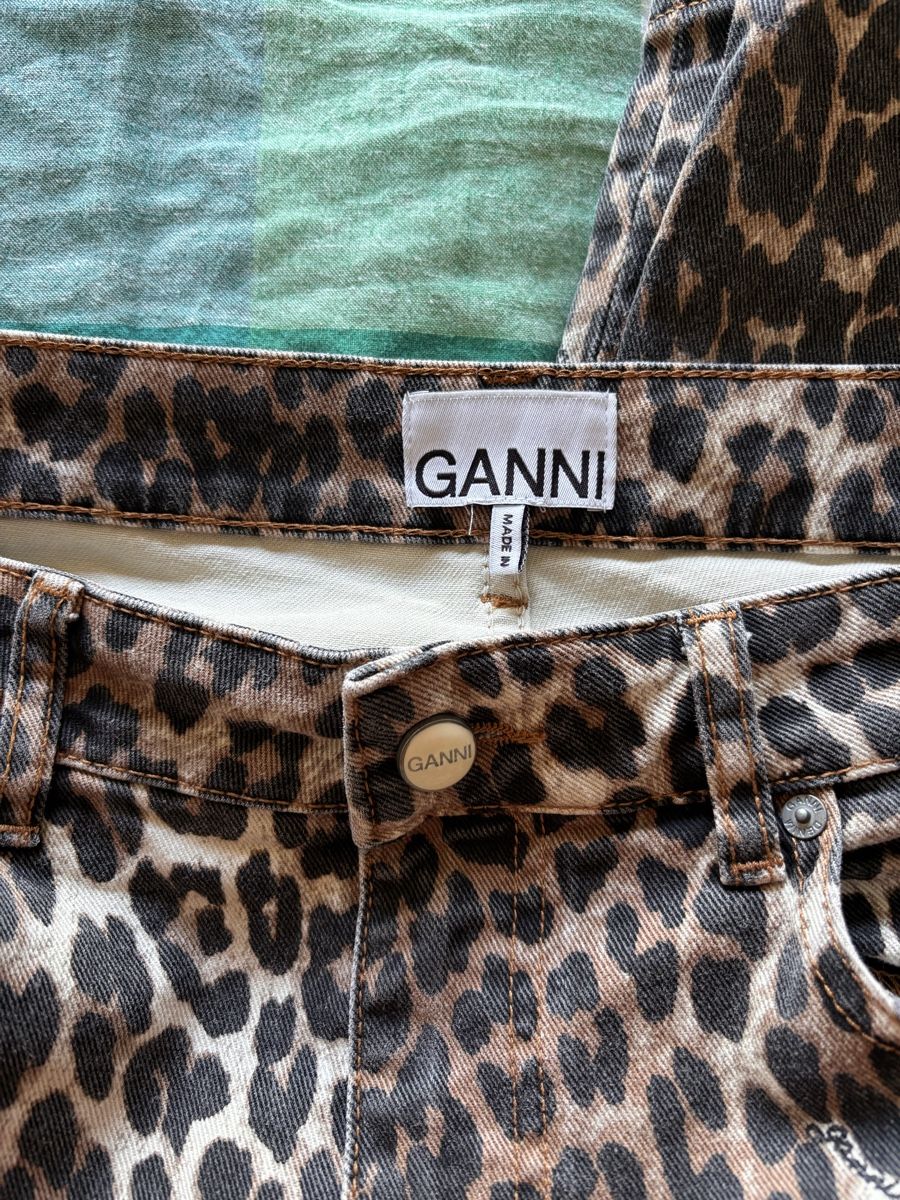 Jeans: Ganni Leopard Betzy Cropped Jeans – Usato da Möriken AG venduto da cavapermis 3
