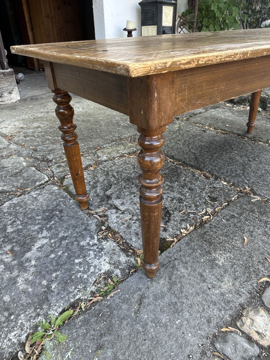 Tavoli: Alter Holztisch Esstisch Basteltisch  – Usato da Villmergen venduto da Bezdupe