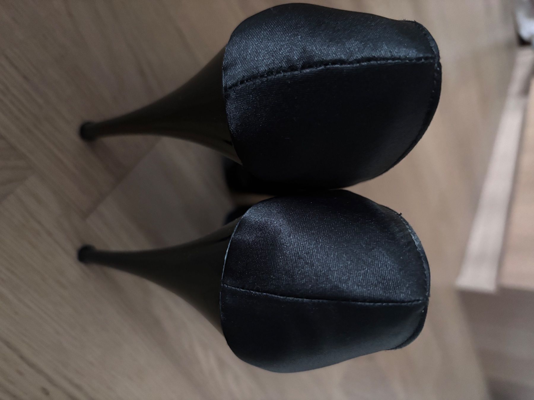 Tiffi Scarpe da donna: Tiffi Black satin heels – Usato da Biel/Bienne venduto da rob_25s7 2