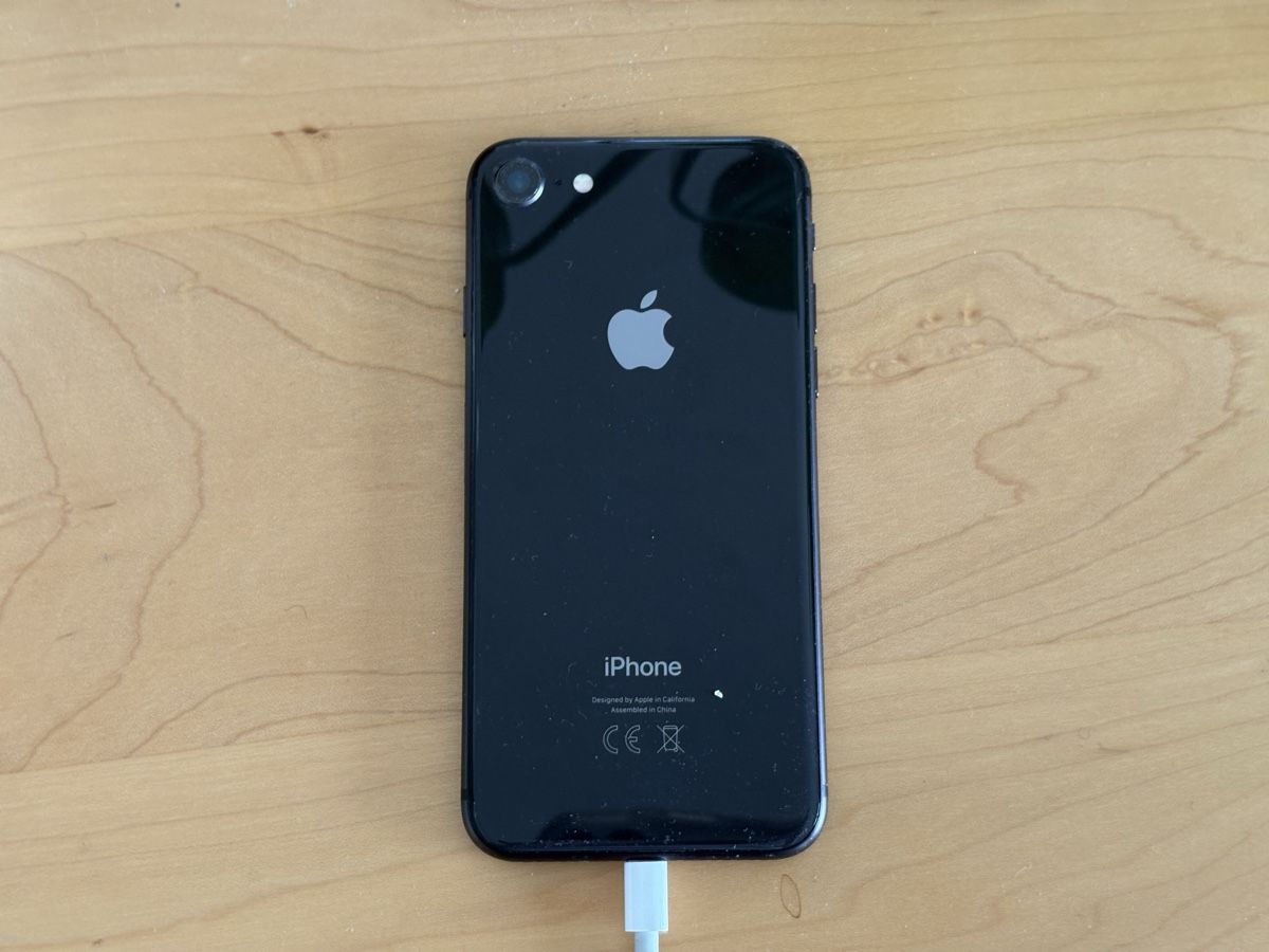 Apple Portables: iPhone 8 – D'occasion à Maennedorf par Petraam 1